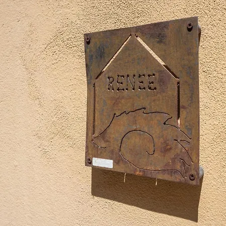 Renee - Parking Only 5 Minutes Apartment